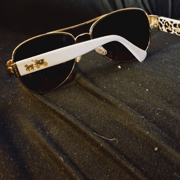 Coach sunglasses (prescription, but lenses can be changed) - Picture 5 of 5